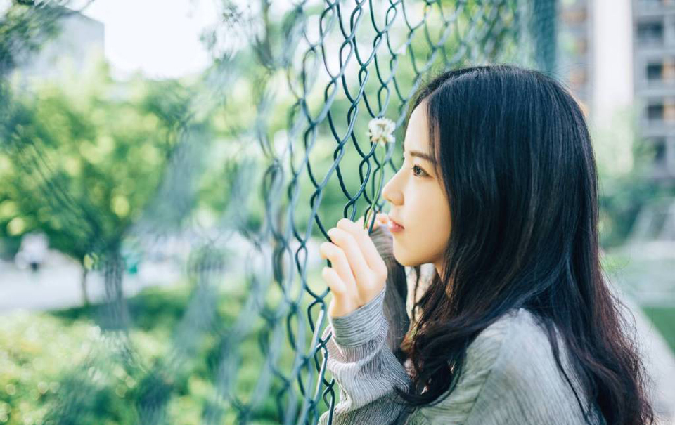 “如果有人将我的行踪报知江东的话，他们就会知道了。”陈到收起了笑容，看着伏德。